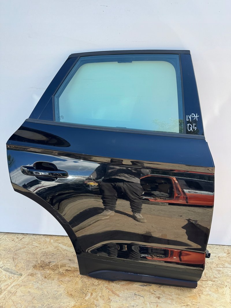 AUDI Q5 80A drzwi tylne prawe prawy tył LY9T