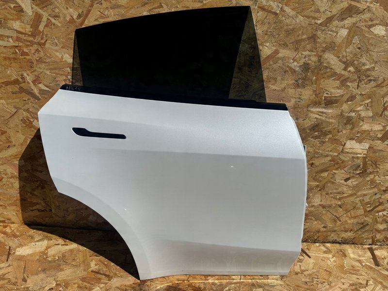 TESLA MODEL Y DRZWI TYLNE PRAWE PRAWY TYŁ
