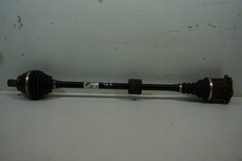 AUDI Q2 PÓŁOŚ PRZEDNIA PRAWA 5WA497272B