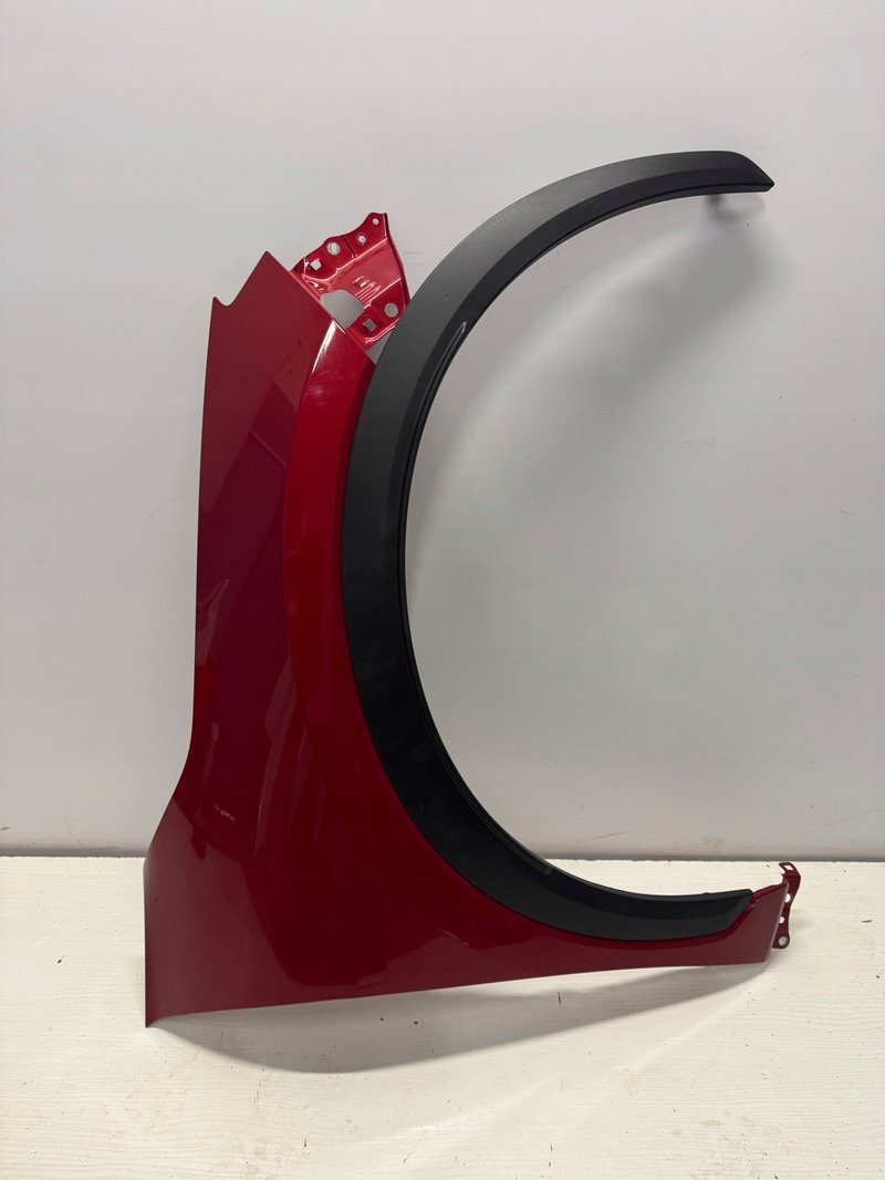 LEXUS LBX BLOTNIK PRZEDNI PRAWY PRZÓD