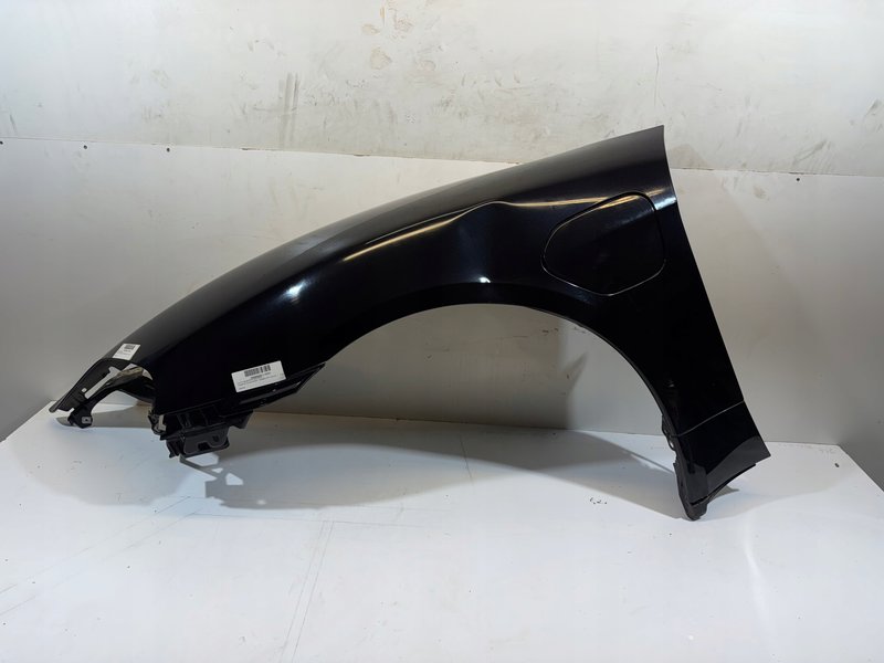 PORSCHE TAYCAN BŁOTNIK PRZEDNI LEWY PRZÓD