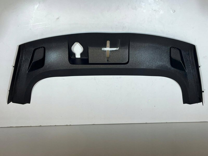 OSŁONA PASA MASKI BAGAŻNIKA PORSCHE TAYCAN 9J1863082A