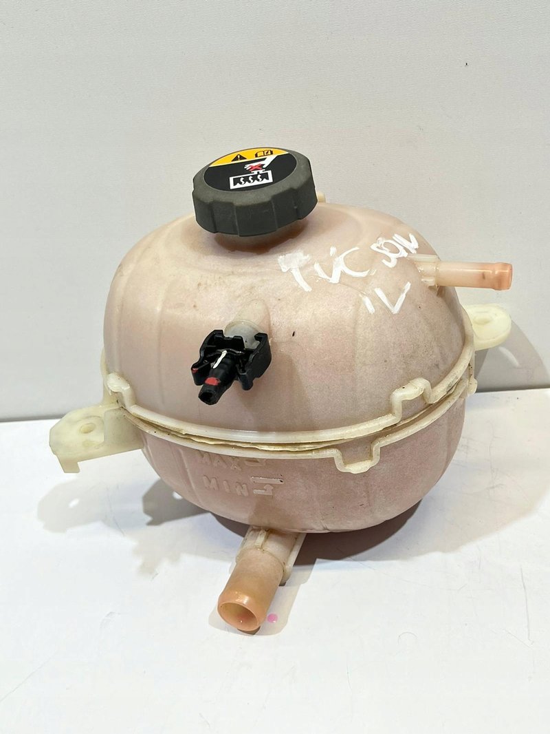 HYUNDAI TUCSON IV ZBIORNICZEK WYRÓWNAWCZY 25430-N7200