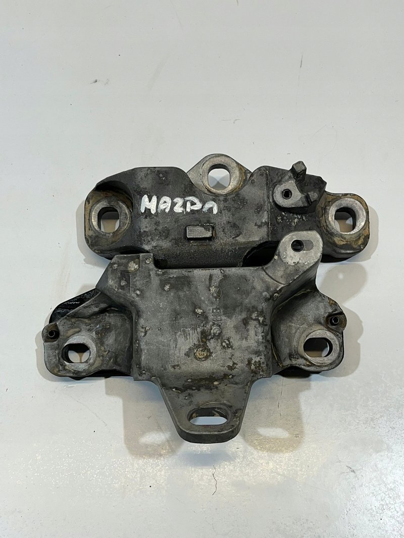 MAZDA CX-30 ŁAPA PODUSZKA SILNIKA